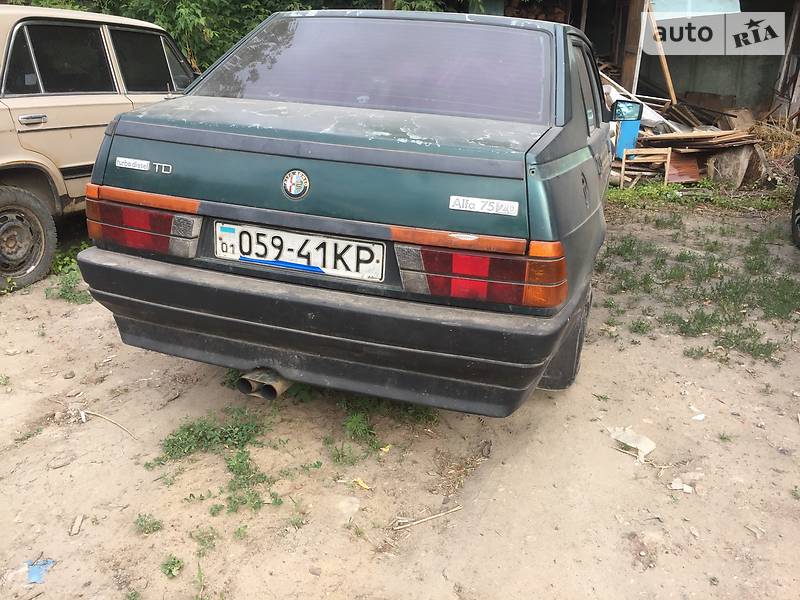 Alfa Romeo 75 1987 року