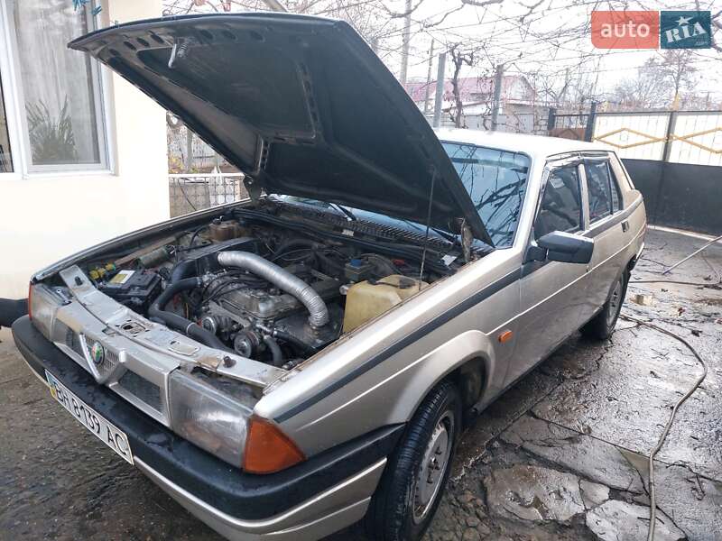 Седан Alfa Romeo 75 1990 в Одесі