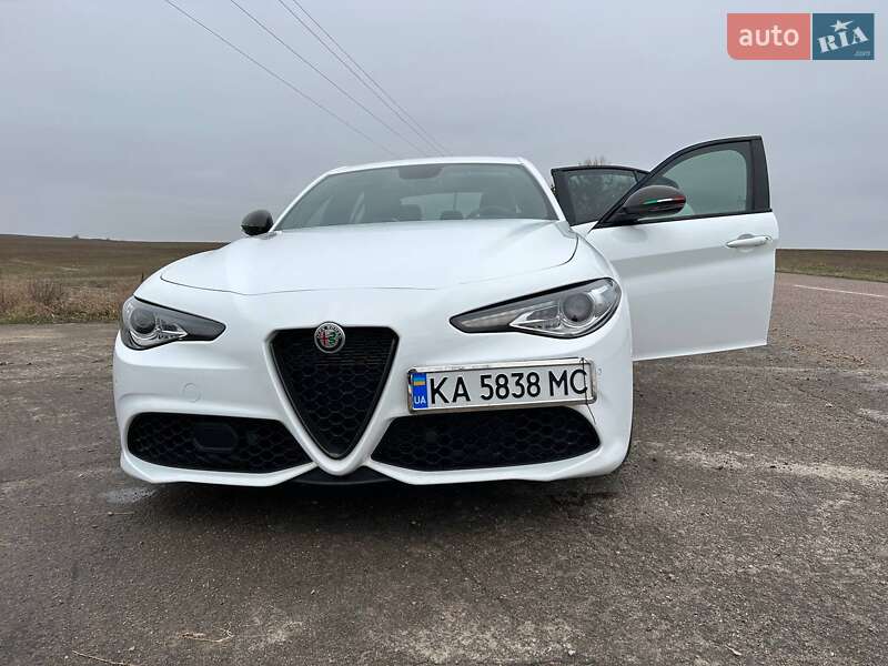Седан Alfa Romeo Giulia 2019 в Киеве