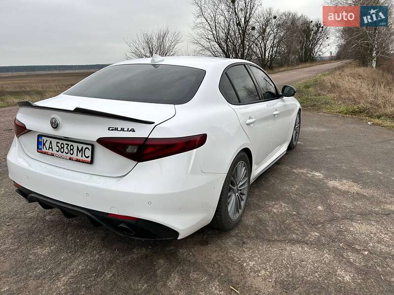 Седан Alfa Romeo Giulia 2019 в Киеве