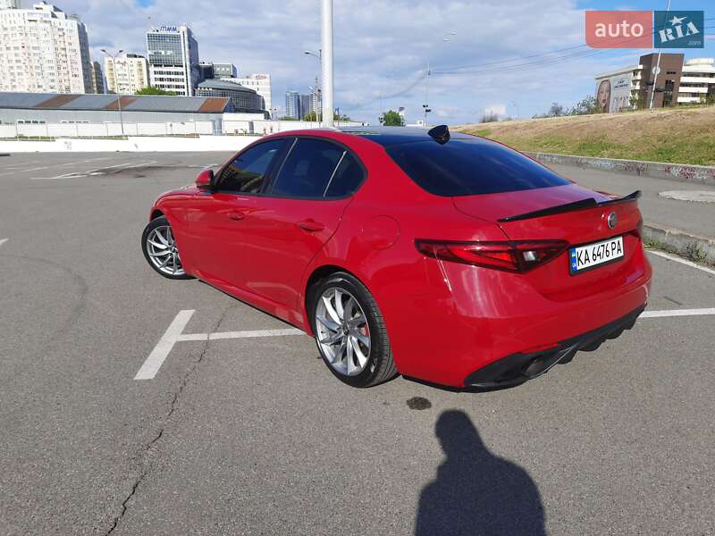 Седан Alfa Romeo Giulia 2021 в Києві