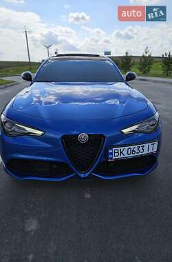 Седан Alfa Romeo Giulia 2021 в 
