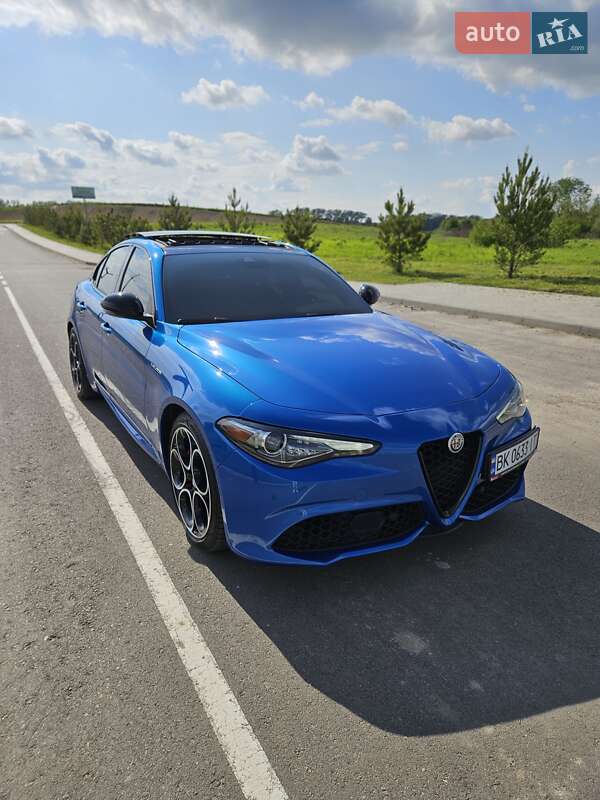 Седан Alfa Romeo Giulia 2021 в Рівному
