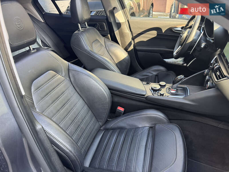 Седан Alfa Romeo Giulia 2017 в Киеве фото 24 Седан Alfa Romeo Giulia 2017 в Киеве