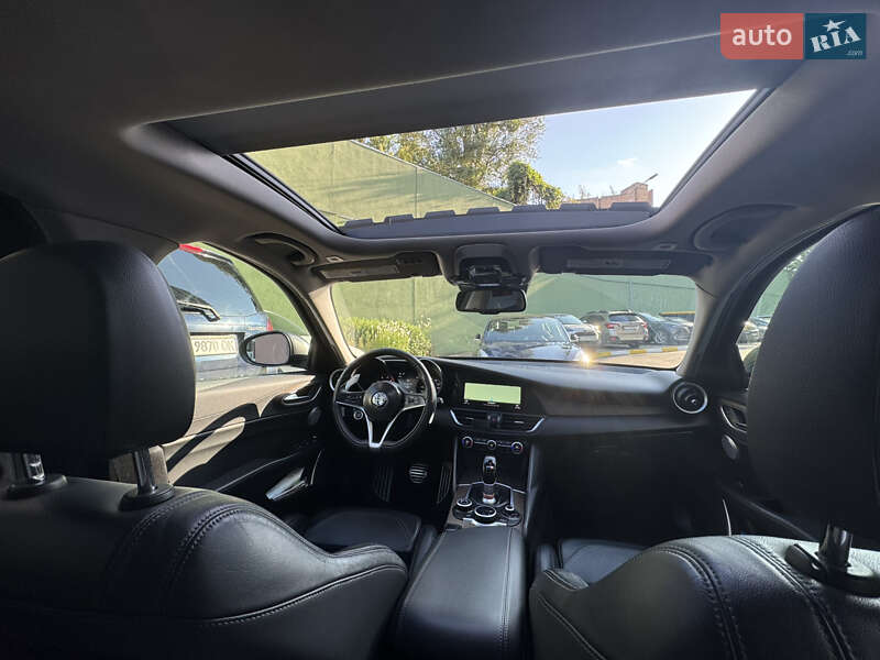 Седан Alfa Romeo Giulia 2017 в Киеве фото 27 Седан Alfa Romeo Giulia 2017 в Киеве