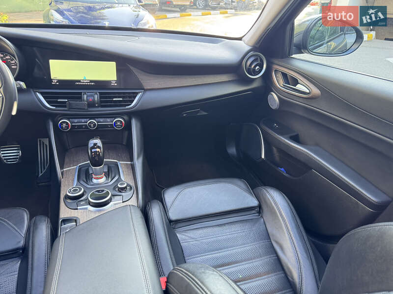 Седан Alfa Romeo Giulia 2017 в Киеве фото 28 Седан Alfa Romeo Giulia 2017 в Киеве