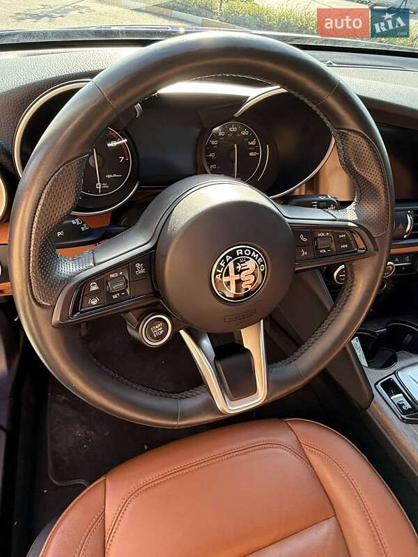 Седан Alfa Romeo Giulia 2021 в Киеве фото 20 Седан Alfa Romeo Giulia 2021 в Киеве