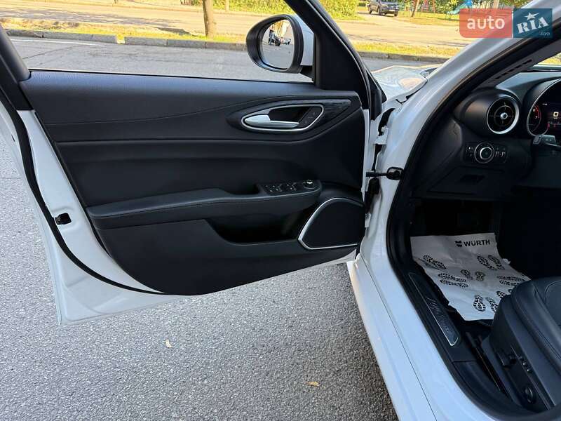 Седан Alfa Romeo Giulia 2021 в Харькове