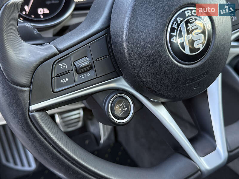 Седан Alfa Romeo Giulia 2019 в Киеве