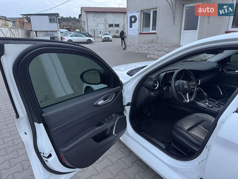 Седан Alfa Romeo Giulia 2019 в Луцке фото 16 Седан Alfa Romeo Giulia 2019 в Луцке