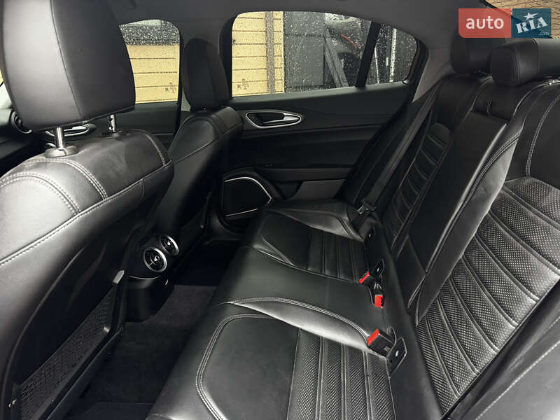 Седан Alfa Romeo Giulia 2016 в Киеве фото 26 Седан Alfa Romeo Giulia 2016 в Киеве