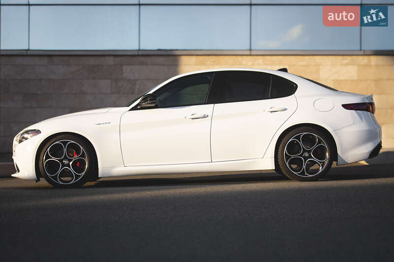 Седан Alfa Romeo Giulia 2022 в Киеве