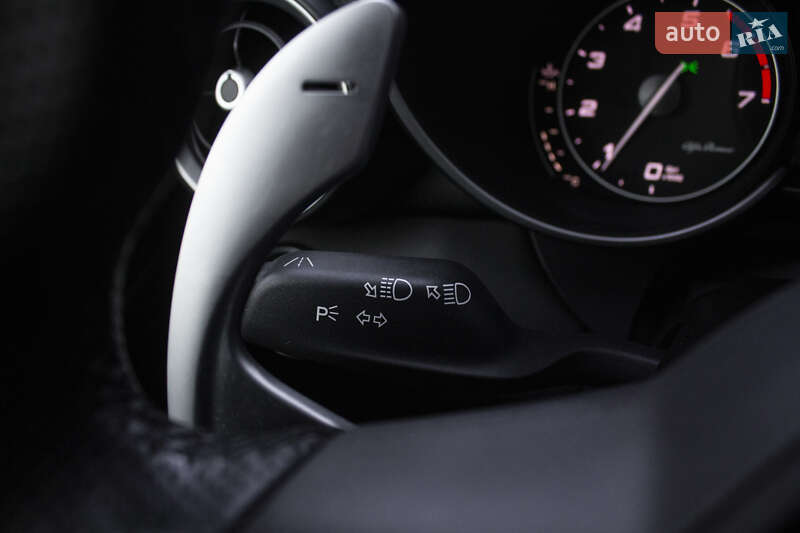 Седан Alfa Romeo Giulia 2022 в Киеве