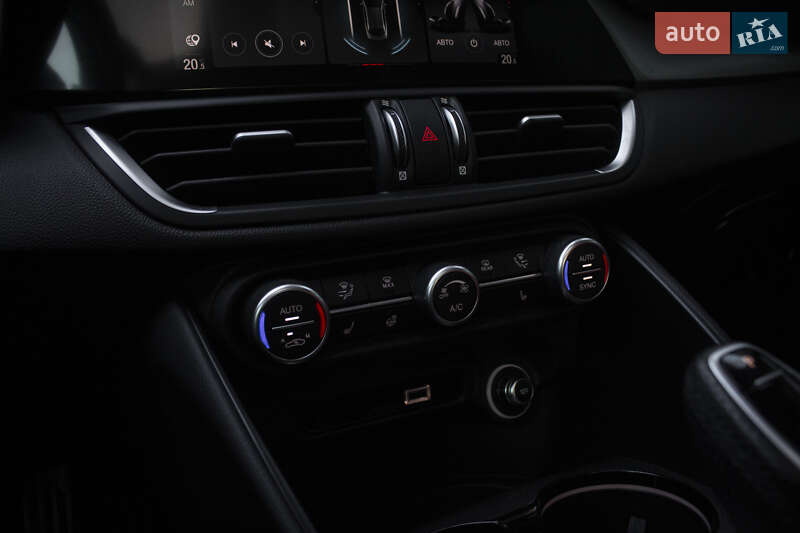 Седан Alfa Romeo Giulia 2022 в Киеве