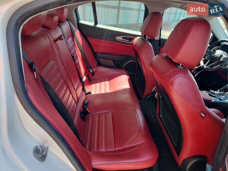 Седан Alfa Romeo Giulia 2017 в Одессе фото 10 Седан Alfa Romeo Giulia 2017 в Одессе