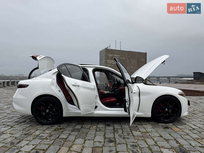 Седан Alfa Romeo Giulia 2020 в Києві