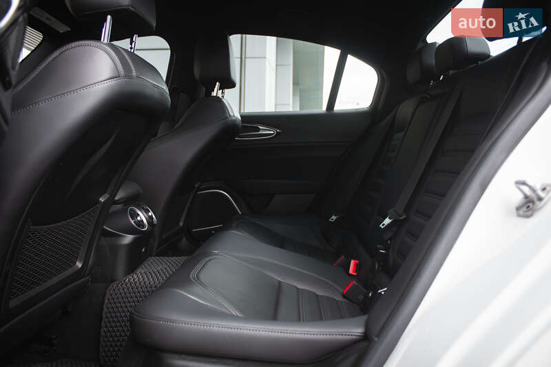 Седан Alfa Romeo Giulia 2019 в Киеве фото 13 Седан Alfa Romeo Giulia 2019 в Киеве