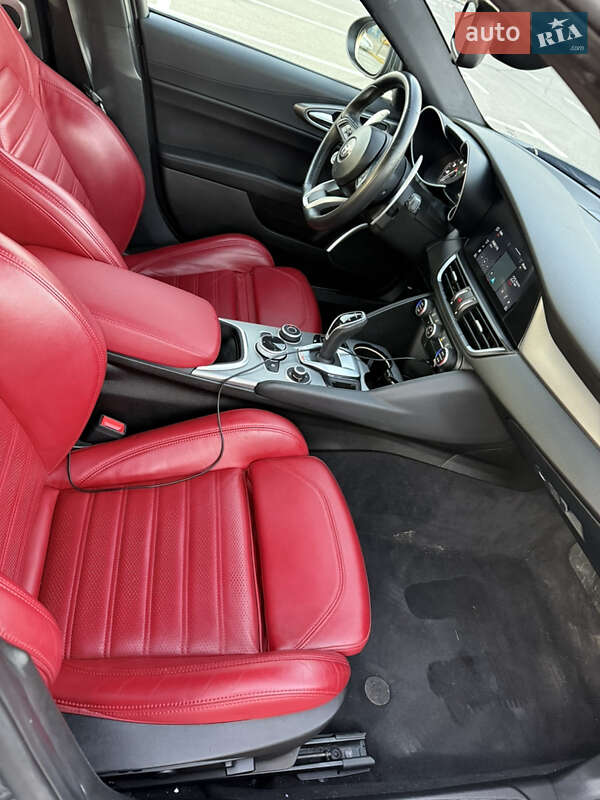 Седан Alfa Romeo Giulia 2022 в Киеве