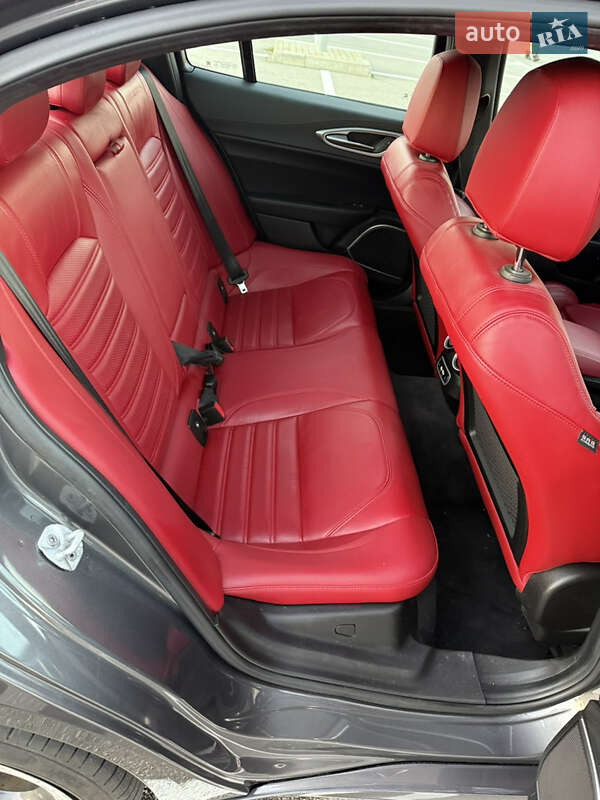 Седан Alfa Romeo Giulia 2022 в Киеве