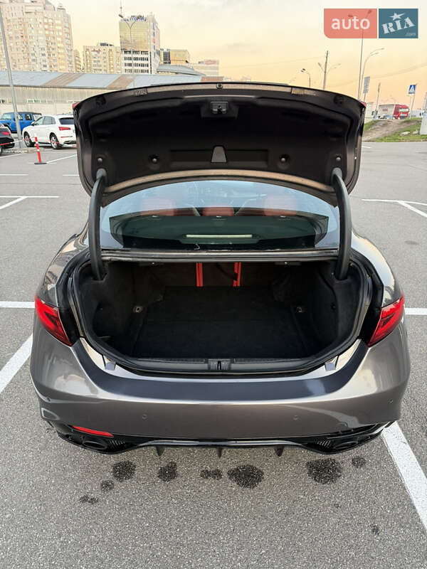 Седан Alfa Romeo Giulia 2022 в Киеве