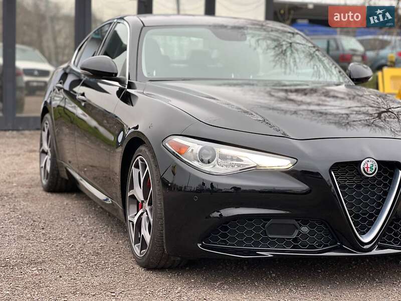 Седан Alfa Romeo Giulia 2018 в Киеве фото 14 Седан Alfa Romeo Giulia 2018 в Киеве