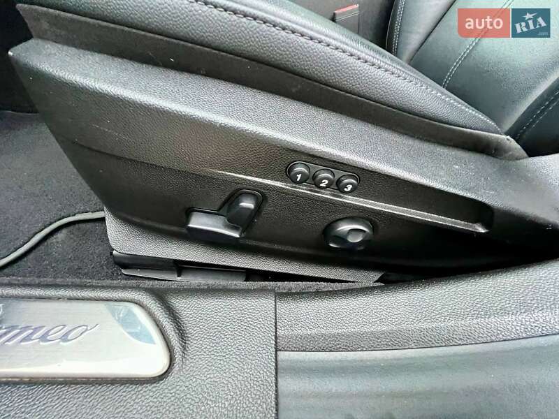 Седан Alfa Romeo Giulia 2018 в Киеве фото 22 Седан Alfa Romeo Giulia 2018 в Киеве