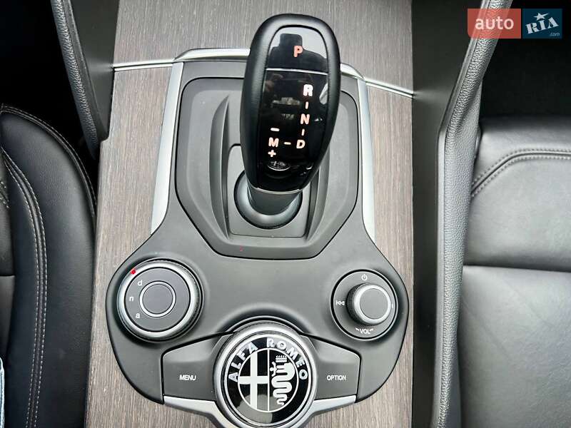 Седан Alfa Romeo Giulia 2018 в Киеве фото 46 Седан Alfa Romeo Giulia 2018 в Киеве
