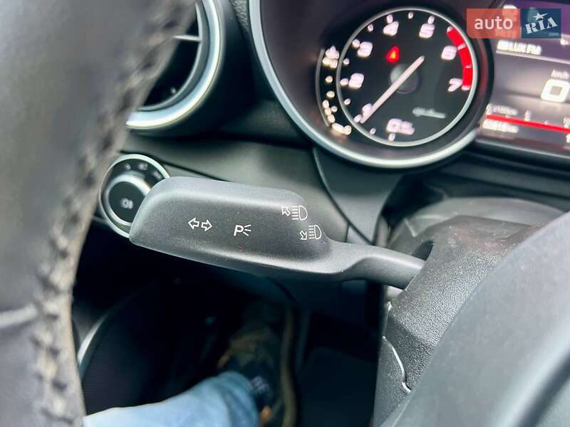 Седан Alfa Romeo Giulia 2018 в Киеве фото 50 Седан Alfa Romeo Giulia 2018 в Киеве
