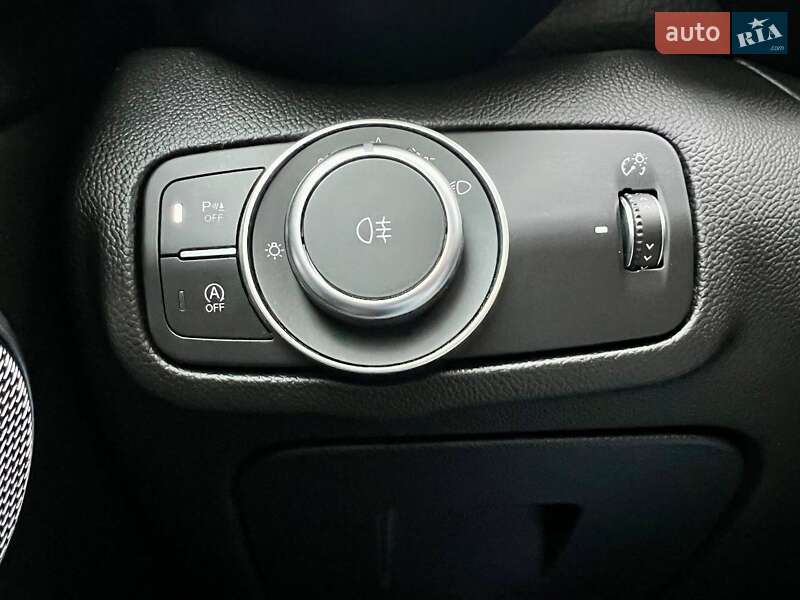 Седан Alfa Romeo Giulia 2018 в Киеве фото 56 Седан Alfa Romeo Giulia 2018 в Киеве