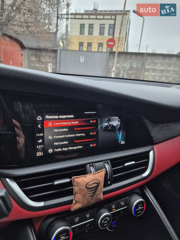 Седан Alfa Romeo Giulia 2020 в Киеве фото 10 Седан Alfa Romeo Giulia 2020 в Киеве