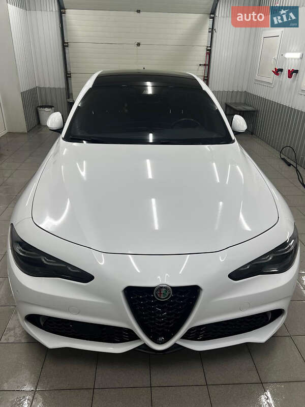 Седан Alfa Romeo Giulia 2022 в Киеве