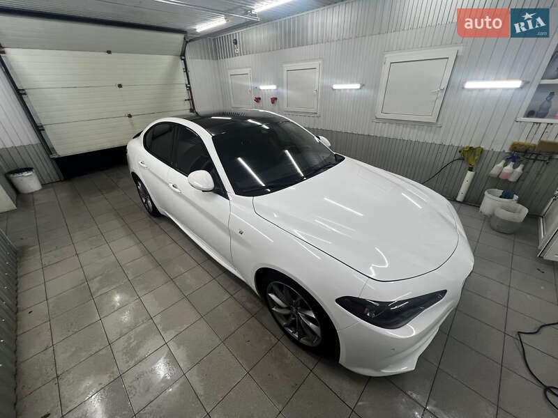 Седан Alfa Romeo Giulia 2022 в Киеве