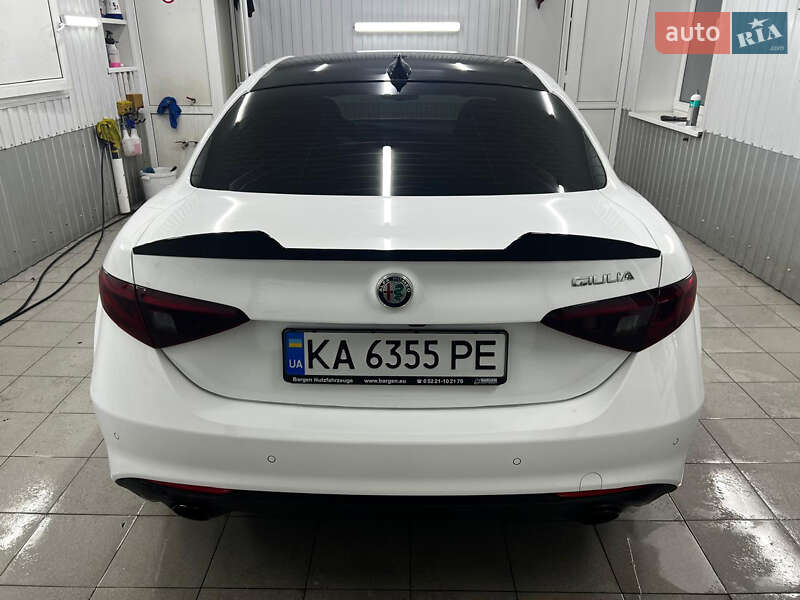 Седан Alfa Romeo Giulia 2022 в Киеве