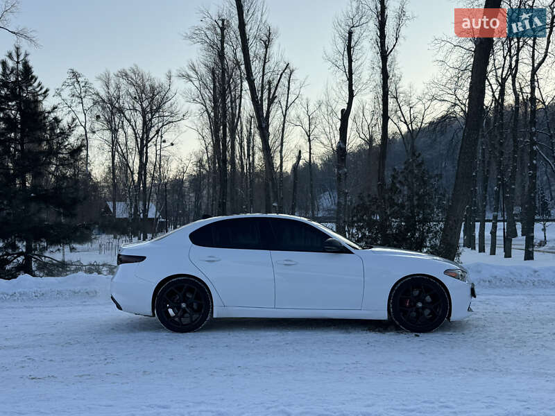 Седан Alfa Romeo Giulia 2020 в Киеве
