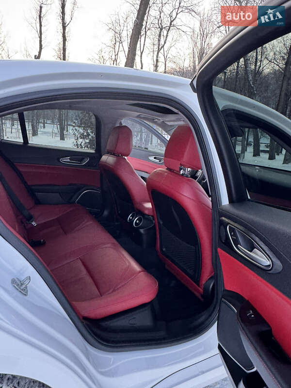 Седан Alfa Romeo Giulia 2020 в Киеве