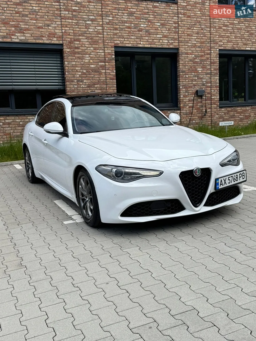2018 Alfa Romeo Giulia - мініатюра 2