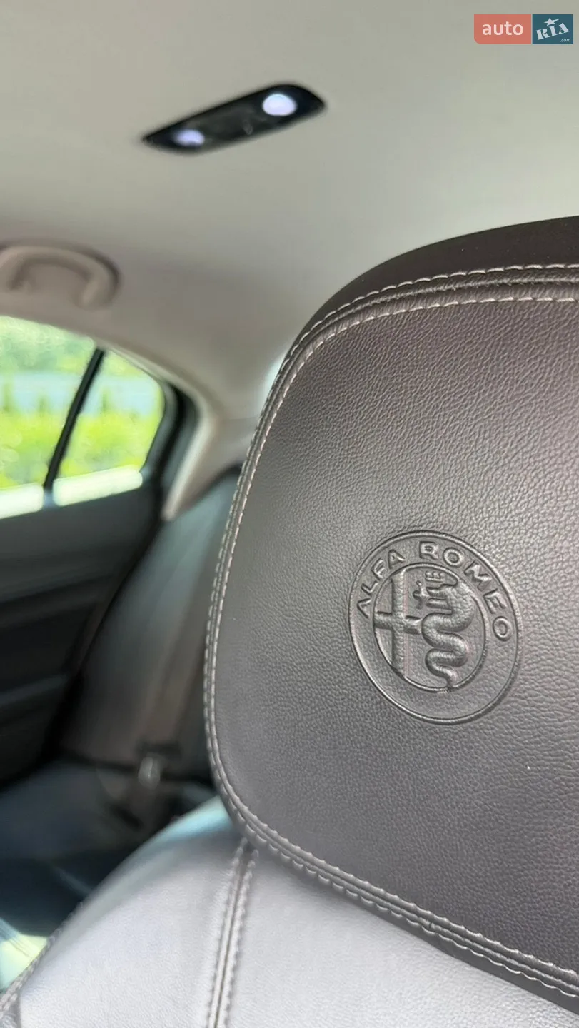 2019 Alfa Romeo Giulia - мініатюра 10