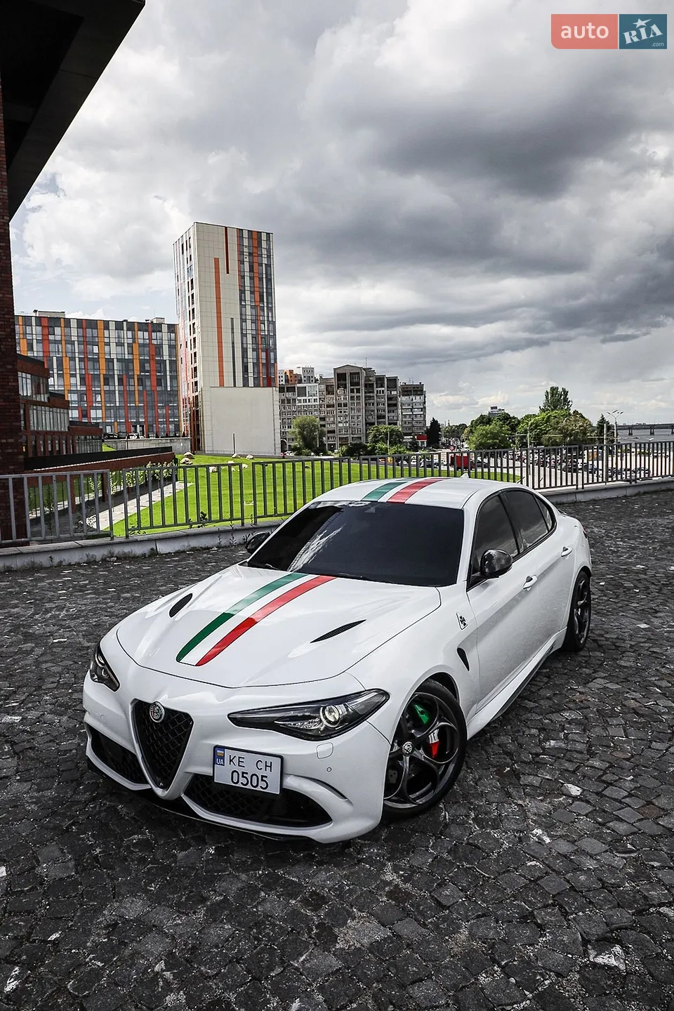 2016 Alfa Romeo Giulia - мініатюра 2