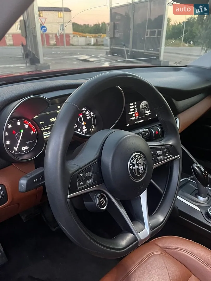 2017 Alfa Romeo Giulia - мініатюра 9