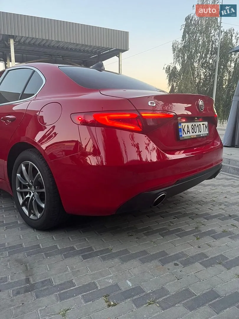2017 Alfa Romeo Giulia - мініатюра 5
