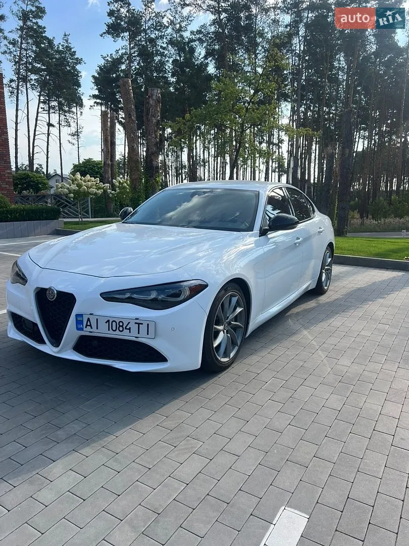 2020 Alfa Romeo Giulia - фото 1