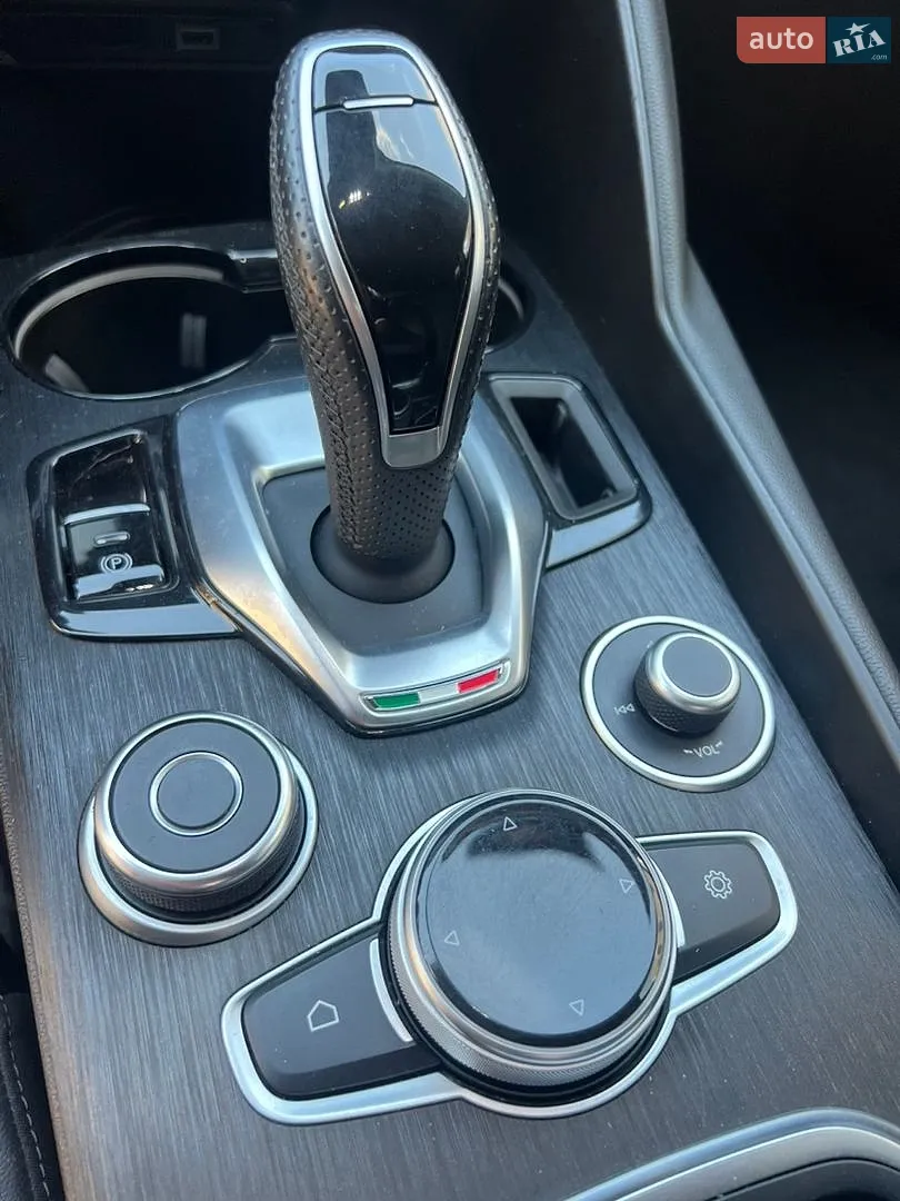 2020 Alfa Romeo Giulia - мініатюра 29