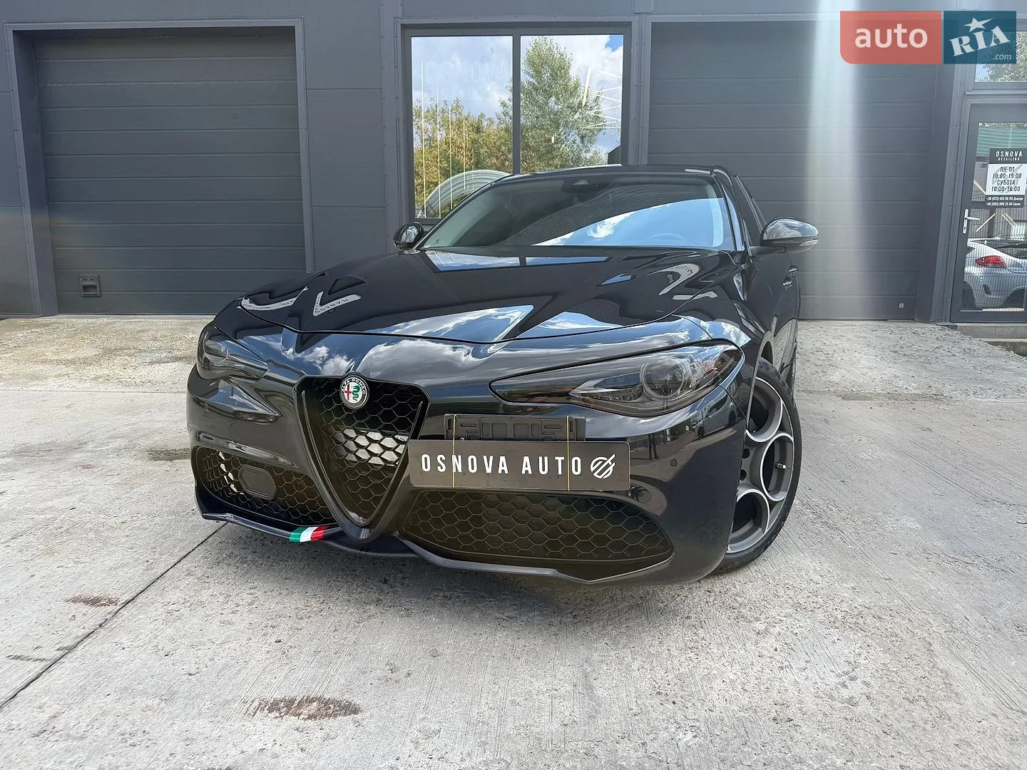2017 Alfa Romeo Giulia - мініатюра 2