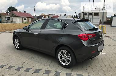 Хэтчбек Alfa Romeo Giulietta 2015 в Киеве