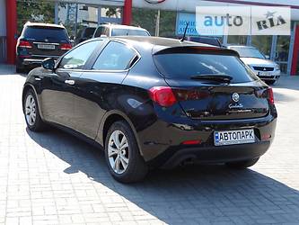 Хэтчбек Alfa Romeo Giulietta 2012 в 