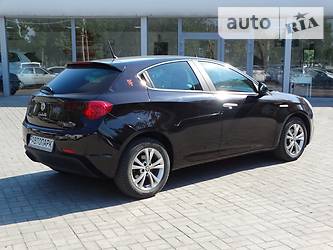 Хэтчбек Alfa Romeo Giulietta 2012 в 