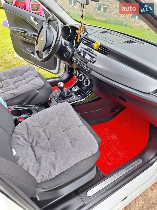 Хэтчбек Alfa Romeo Giulietta 2010 в Дрогобыче