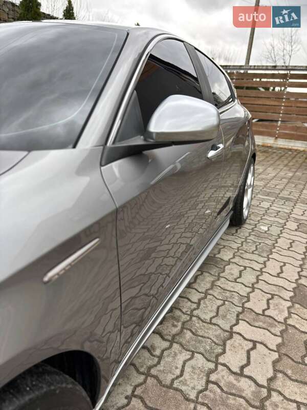 Хэтчбек Alfa Romeo Giulietta 2010 в Стрые