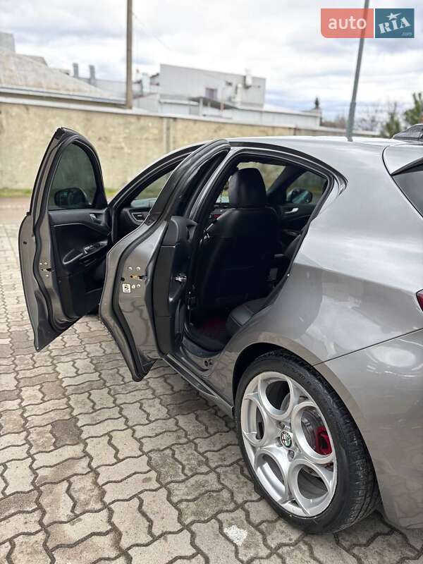Хэтчбек Alfa Romeo Giulietta 2010 в Стрые