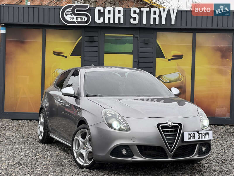 Хэтчбек Alfa Romeo Giulietta 2010 в 